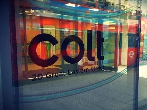 L’entrée des bureaux Colt, 20 Great Eastern Street à Londres